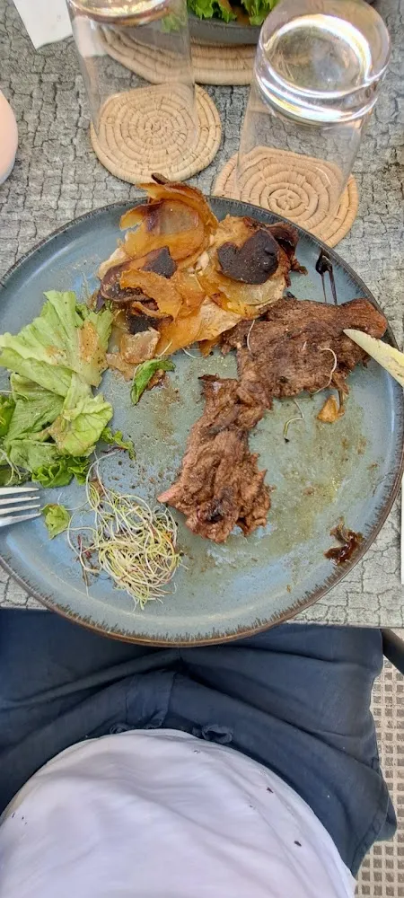 Angus Beef Steak Mit Gratin Und Salat